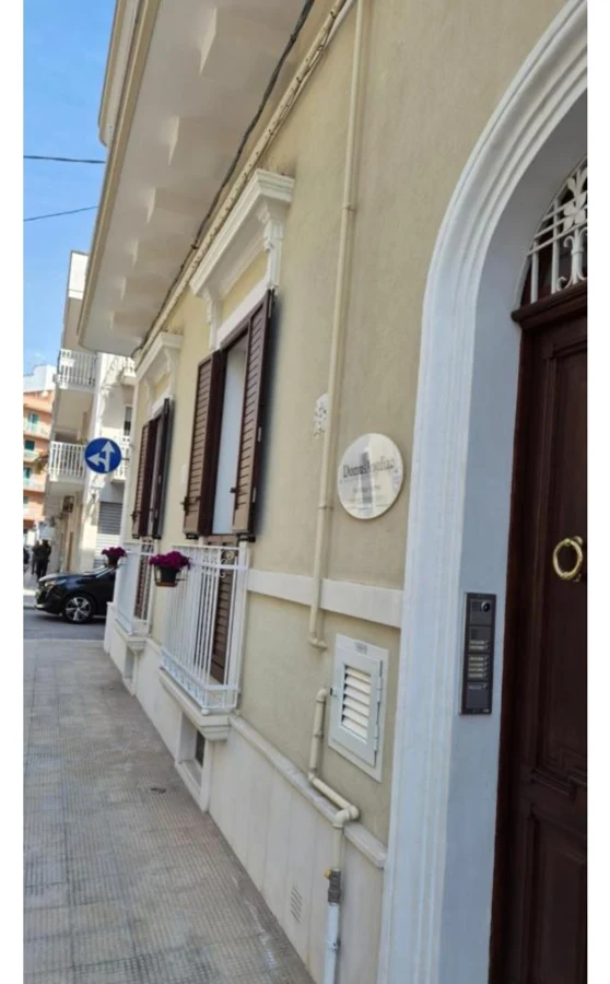 La facciata e l’ingresso di DomusApuliae